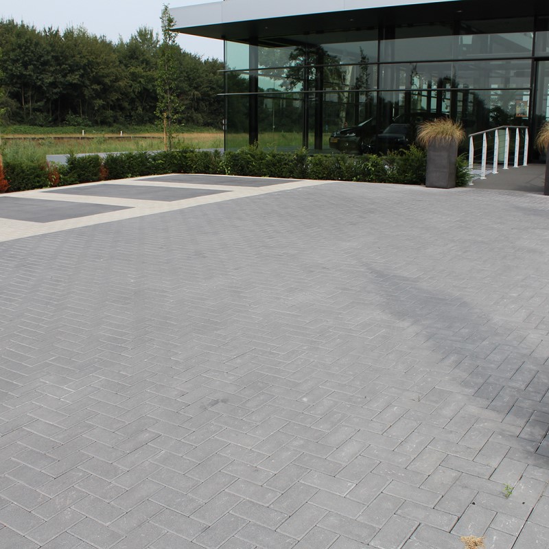 Tremico Betonstraatsteen Antraciet keiformaat diverse diktes - 206888 tremico bkk 8cm antraciet 2 50001841 - Tremico Antraciet 21x10,5x7cm