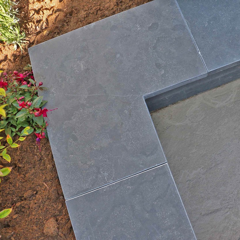 Vijverrand Spotted Bluestone Binnenhoek 40/40x20x3cm - Afdekband spotted bluestone binnenhoek 1 - Vijverrand Spotted Bluestone Binnenhoek 40/40