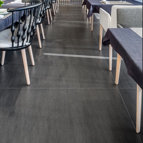 Neolith Basalt Black Satin diverse afmetingen - Basalt black 1 sfeer - Basalt Black Satin 60x60