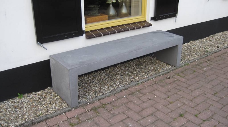 Betonnen Tuinbank Grijs/Zwart 150x45x45cm - Betonnen tuinbank antraciet sfeer 2 - Betonnen Tuinbank 150x45x45cm