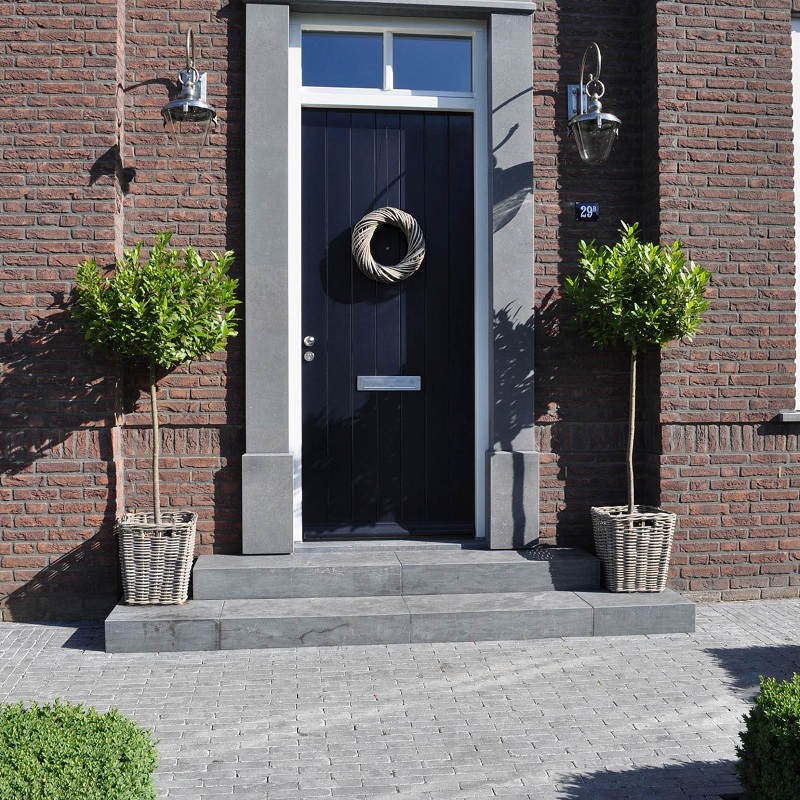 Natuursteen Bloktrede Spotted Bluestone Gezoet 100x35x15cm - Bloktreden spotted bluestone gezoet 1 - Natuursteen Bloktrede Spotted Bluestone Gezoe