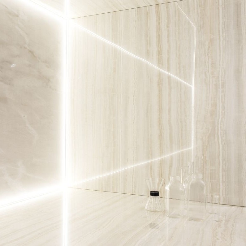 Ariostea Ultra Onici Onice Ivory Levigato Silk diverse afmetingen - Marble effect beige floors onice ivory 01 - Ariostea Onice Ivory Silk 37,5x75cm