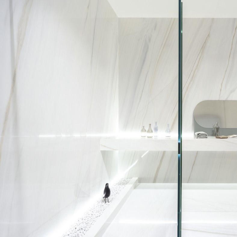 Ariostea Ultra Marmi Bianco Covelano Lucidato Shiny diverse afmetingen - Marble effect white floors bianco covelano 02 - Ariostea Bianco Covelano Shiny 37,5x75cm
