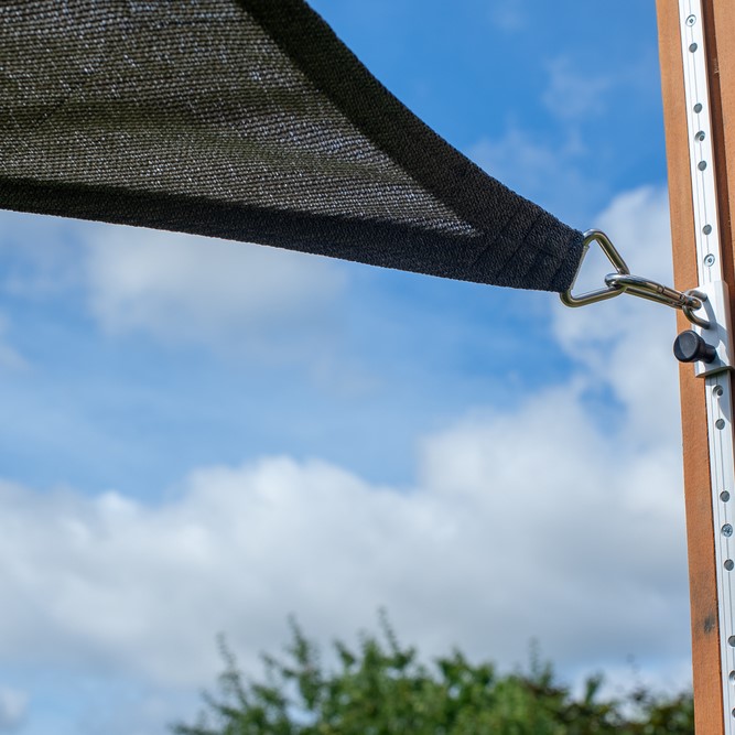 Zonnedoek Waterdoorlatend Antraciet Driehoek 6x6x6m - 320gr/m2 - Schaduwdoek antraciet closeup 1 6 3 - Zonnedoek Waterdoorlatend Antraciet 6x6x6m