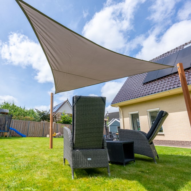 Zonnedoek Waterdicht Grijs Driehoek 4x4x4m - 160gr/m2 - Schaduwdoek grijs driehoek 3 - Zonnedoek Waterdicht Grijs 4x4x4m