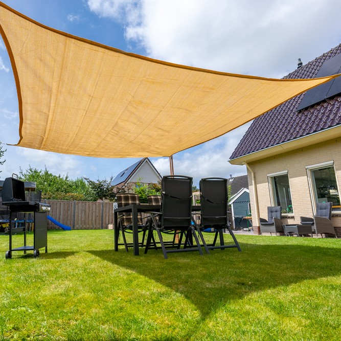 Zonnedoek Waterdoorlatend Zand Vierkant 6x6m - 320gr/m2 - Schaduwdoek vierkant gebroken wit 4 - Zonnedoek Waterdoorlatend Zand 6x6m