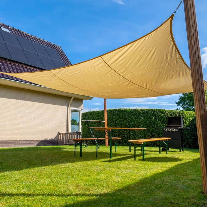 Zonnedoek Waterdicht Beige Vierkant 4x4m - 160gr/m2 - Schaduwdoek waterdicht vierkant beige 1 - Zonnedoek Waterdicht Beige 4x4m