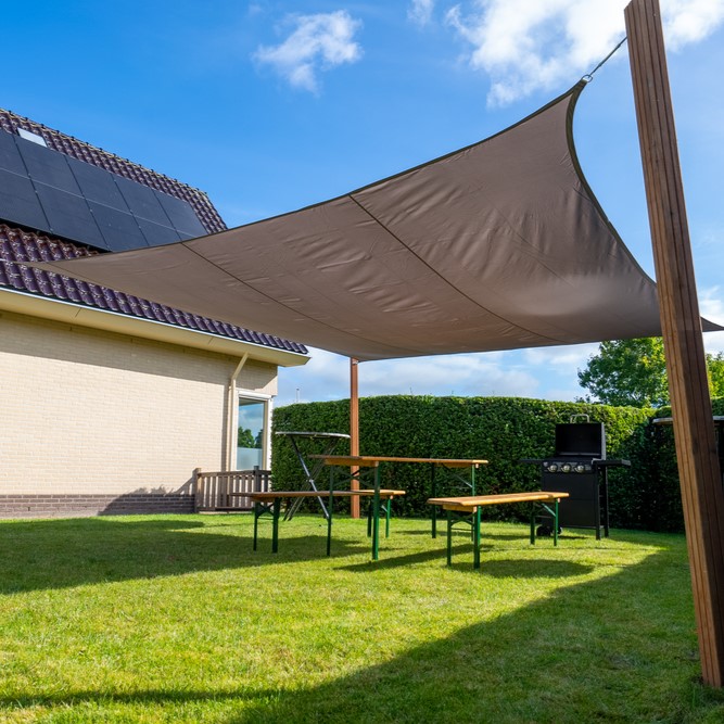 Zonnedoek Waterdicht Grijs Vierkant 5x5m - 160gr/m2 - Schaduwdoek waterdicht vierkant grijs 1 - Zonnedoek Waterdicht Grijs 5x5m