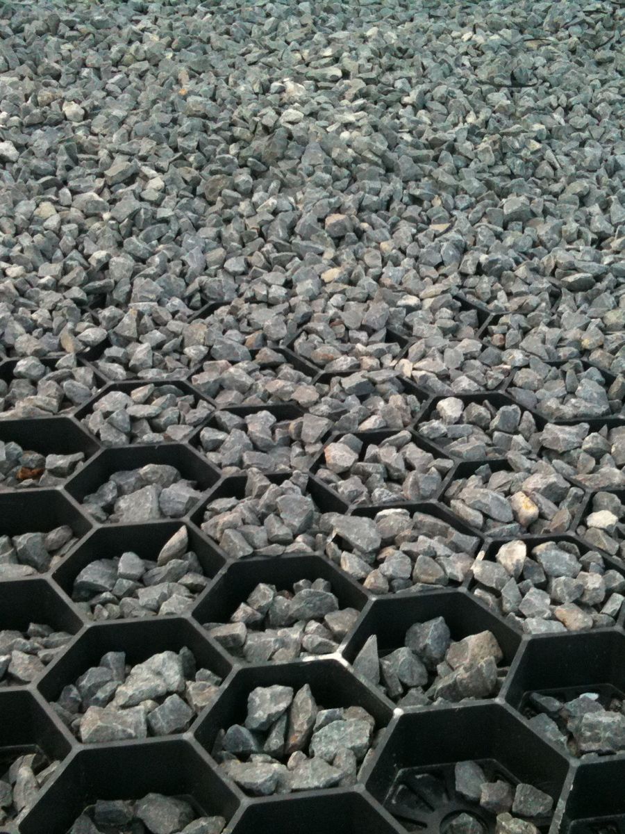 Easygravel 3XL Grind/Splitplaten zwart - per m2 - Splitplaten gevuld 7 impressie - Easygravel 3XL Grind/Splitplaten zwart - per 