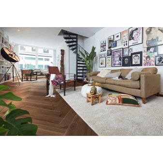 MeisterParquet. longlife PS500 Visgraat Amerikaans notelaar levendig 09009 - 9009 ps500 ultramattlackiert ambiente r01 - Meister.Parquet PS500 09009