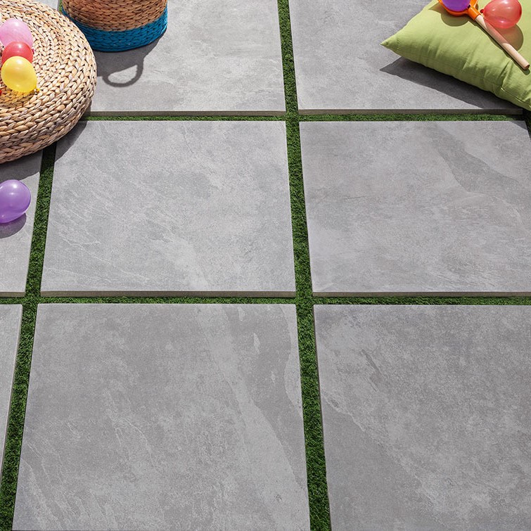TwentyGres Tracks Grey KTBN04 60,4x60,4x2cm - Tracks 600 20 grey still life 1040 - KTBN04 Tracks Grey 60,4x60,4x2