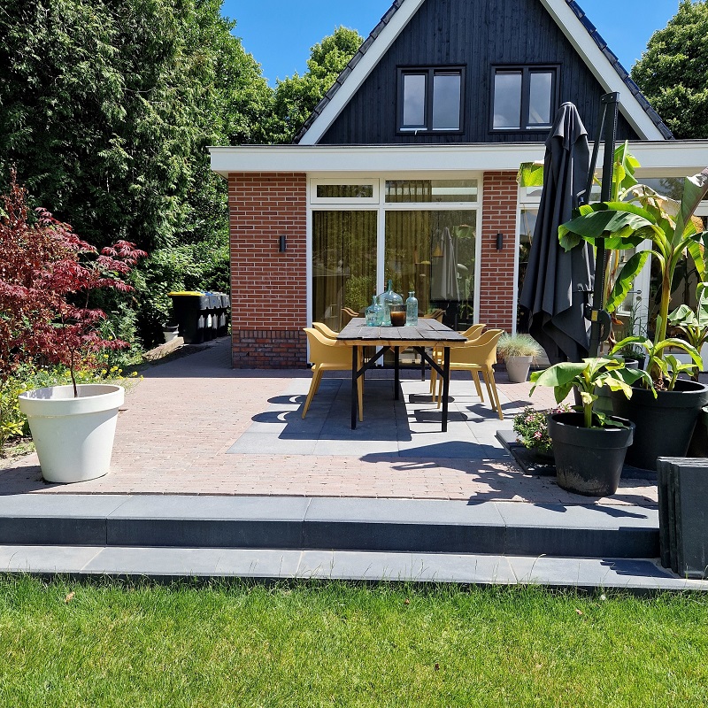 Traptrede indus black kleurecht met facet 100x35x15cm - Traptrede 100x35x15 indus black kleurecht 1 - Traptrede indus black kleurecht met facet 100