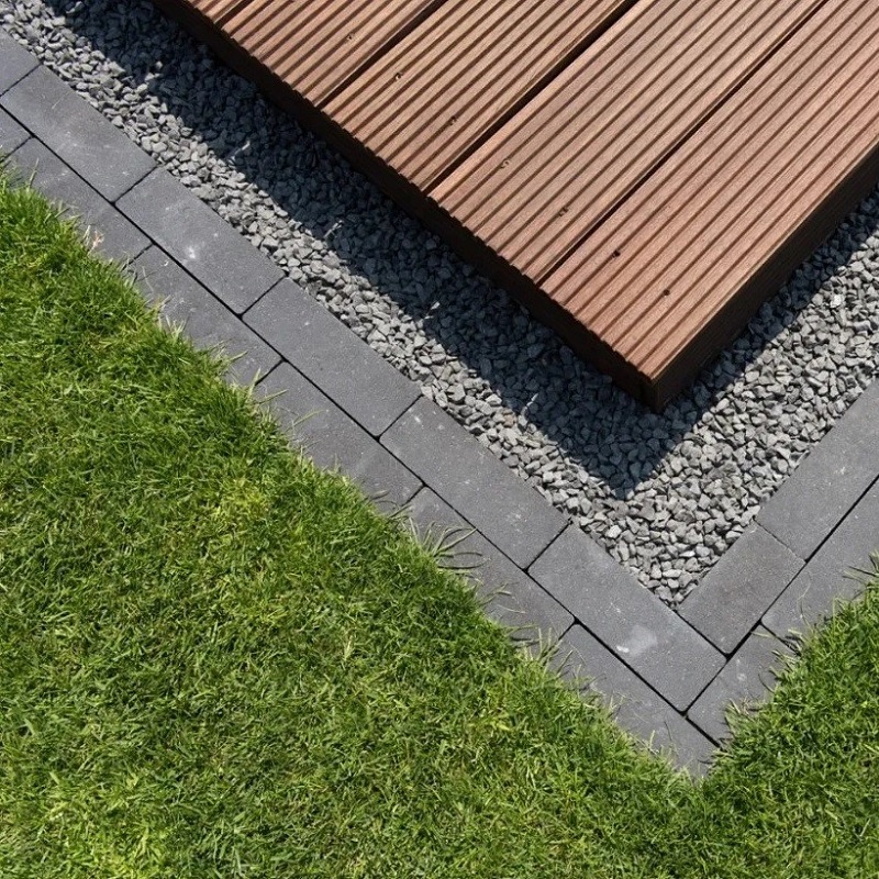 Strackstone+ Antraciet dikformaat 21x7x8cm - Tuinvisie strackstone antraciet dikformaat 21x7x8cm sfeer - Strackstone+ Antraciet 21x7x8cm
