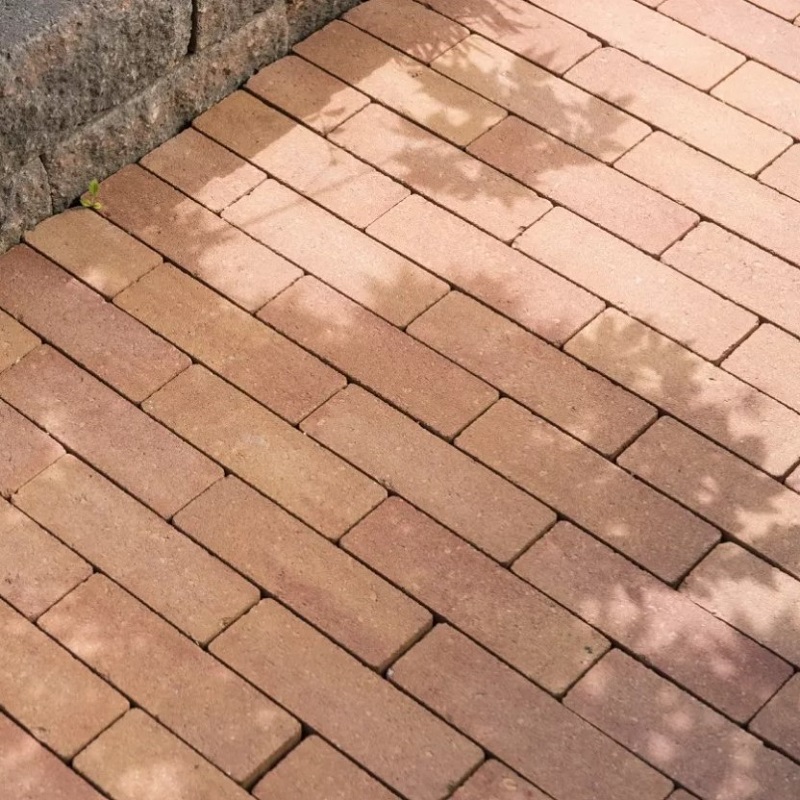 Strackstone+ Wijnrood-Oker Genuanceerd dikformaat 21x7x8cm - Tuinvisie strackstone wijnrood oker genuanceerd dikformaat 21x7x8cm sfeer - Strackstone+ Wijnrood-Oker Genuanceerd 21x7x8